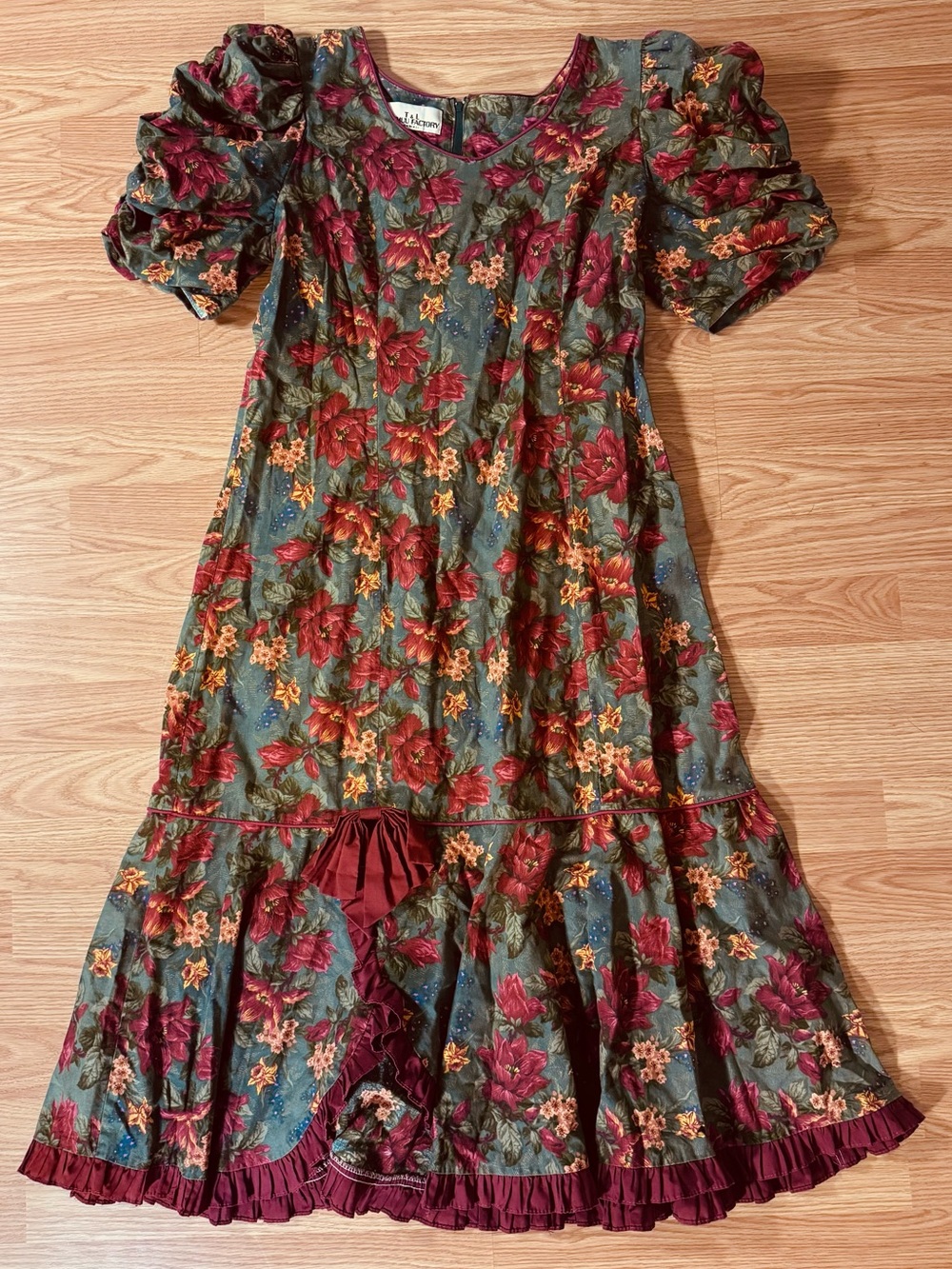 T & L Muumuu Factory Vintage Hawaiian Tiki Dress Floral Puff Sleeve Maxi sz S/M